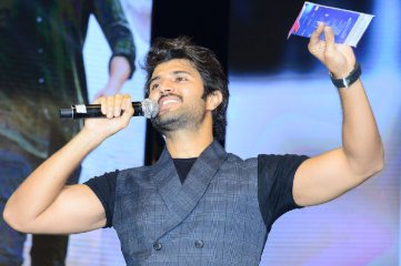 Maharshi Movie Pre Release Event